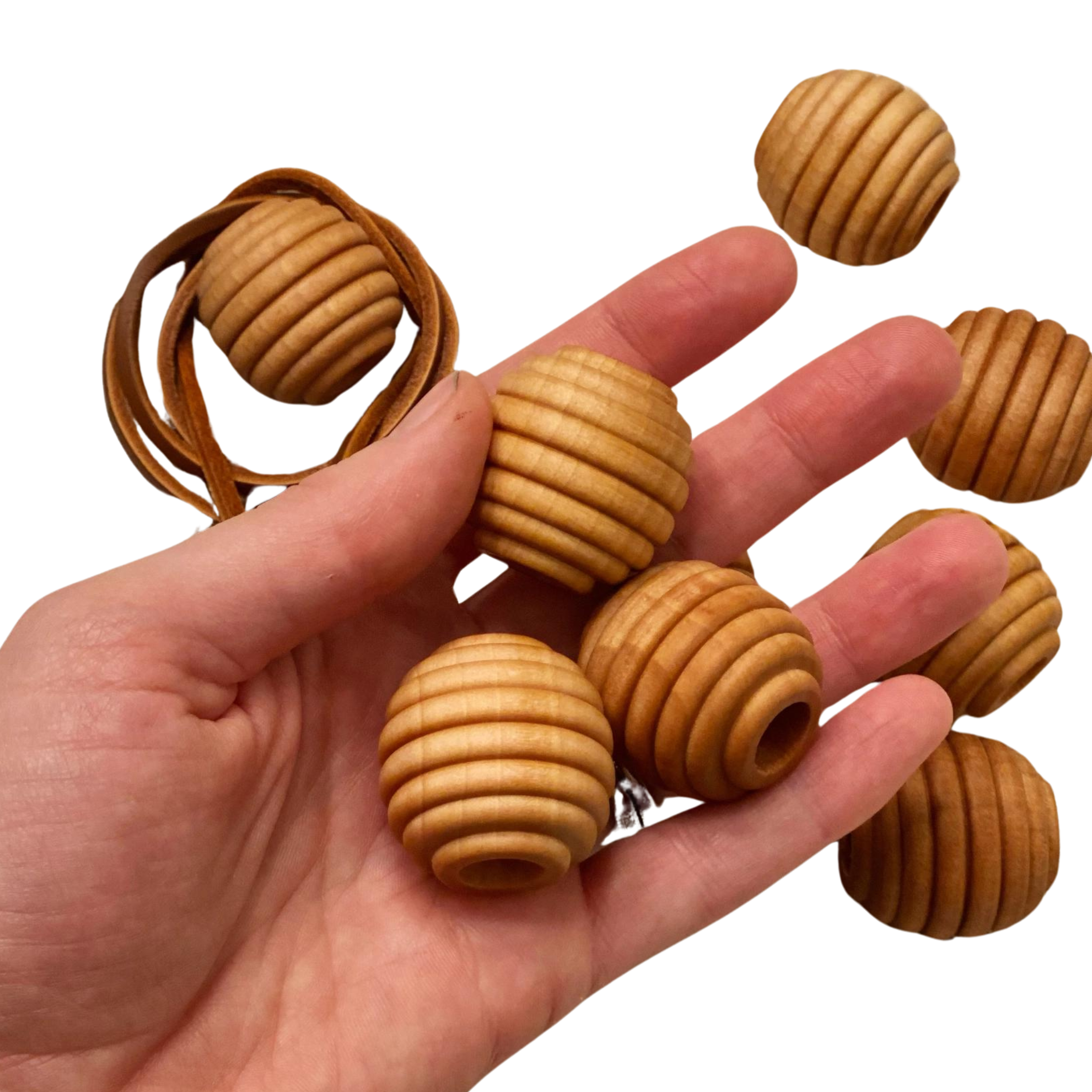 Perline Montessori in legno con cordoncino in pelle Taylored Toys